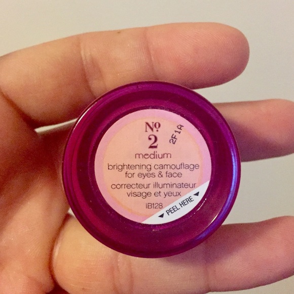 ✨✨SOLD✨✨ Unboxed Benefit Erase Paste, Medium - Picture 4 of 4